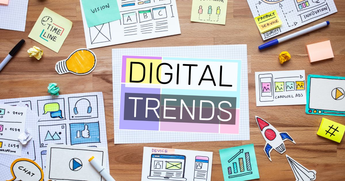 Mesa con diferentes diagramas para crear una estrategia digital efectiva